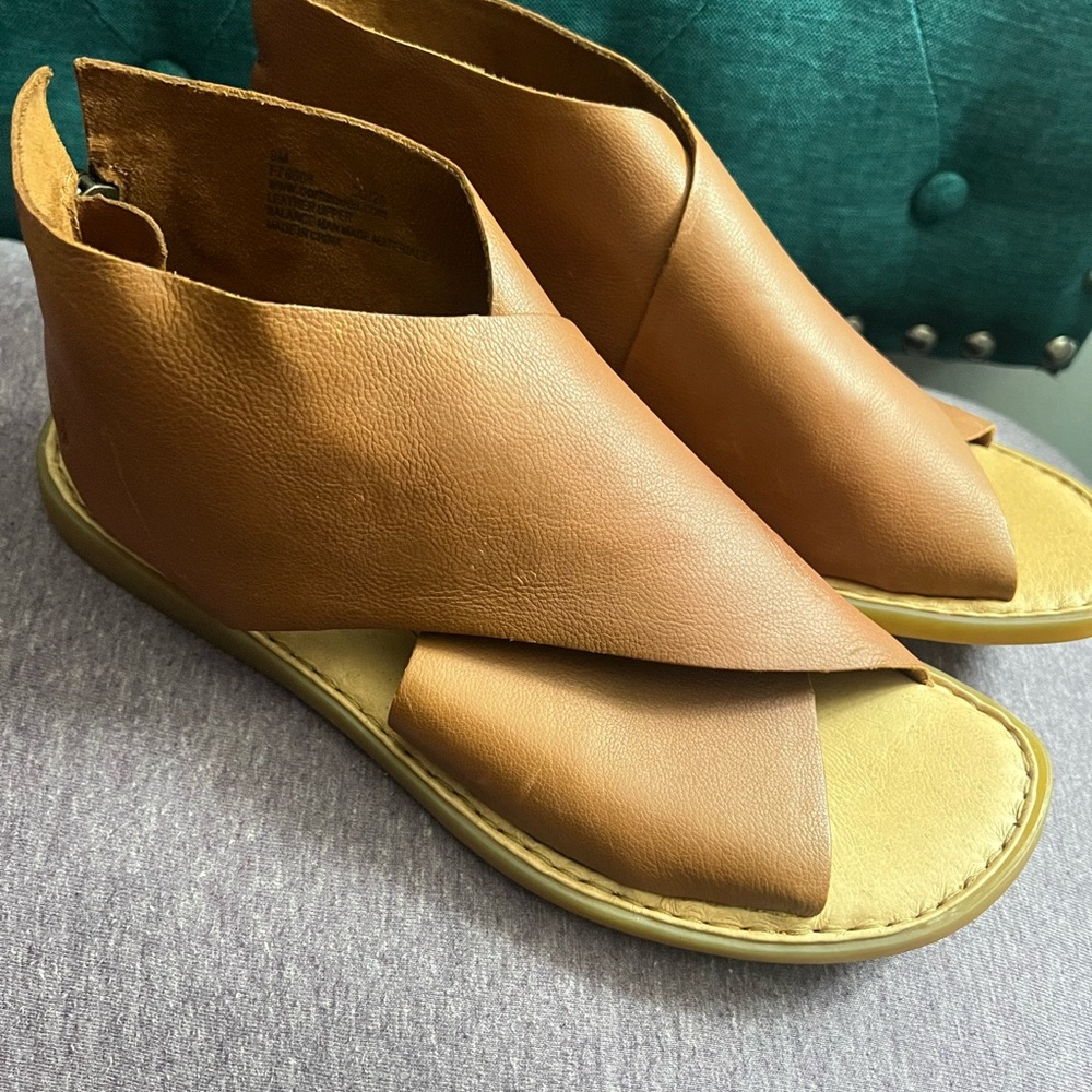 Born Iwa Criss Cross Banded Leather Sandals -9 - Picture 4 of 5